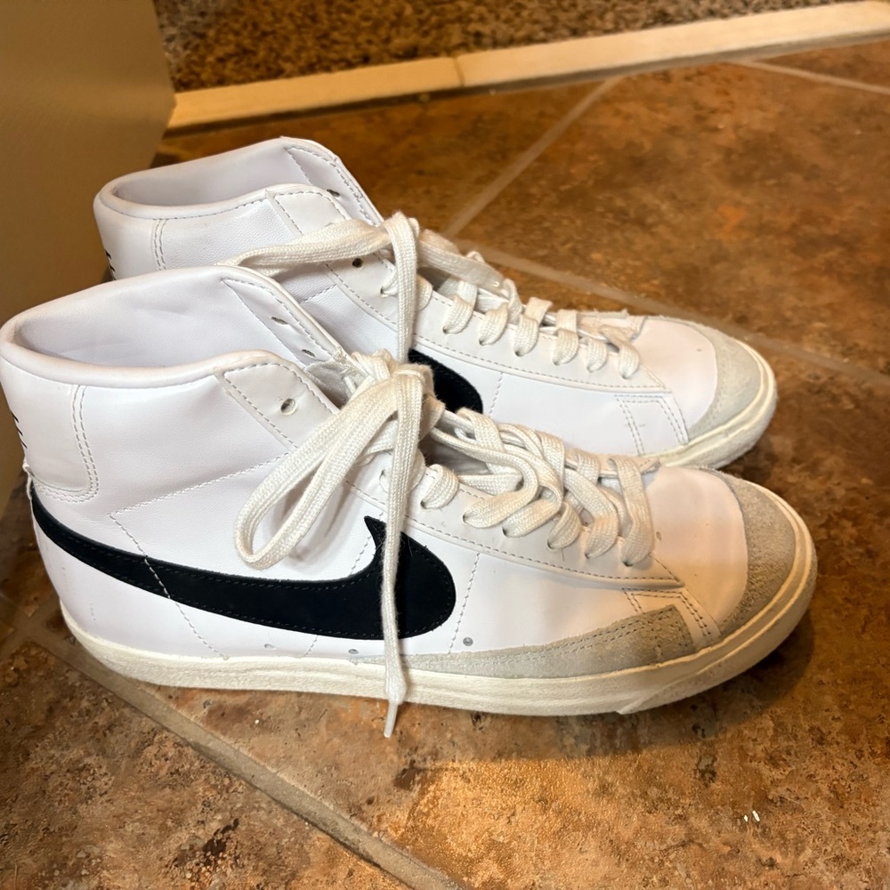 Nike Blazers high top, women’s 9, men’s 7.5